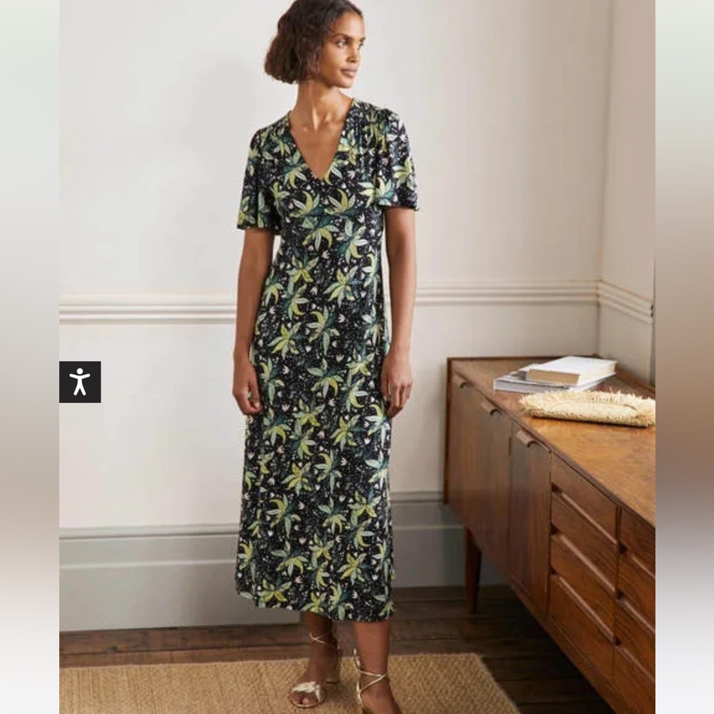 Boden Jersey Midi Tea Dress
Black, Oriental Cascade size 14